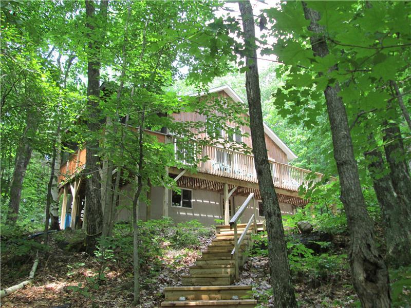 Lake of Islands Cottage. Coe Hill Cottage Rental GL20642