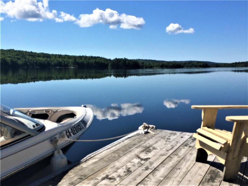 Luxury on Falls Lake, Nova Scotia Windsor Cottage Rental DI20743