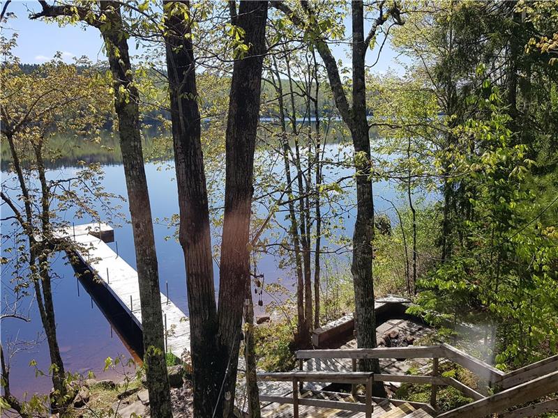 Luxury on Falls Lake, Nova Scotia Windsor Cottage Rental DI20743