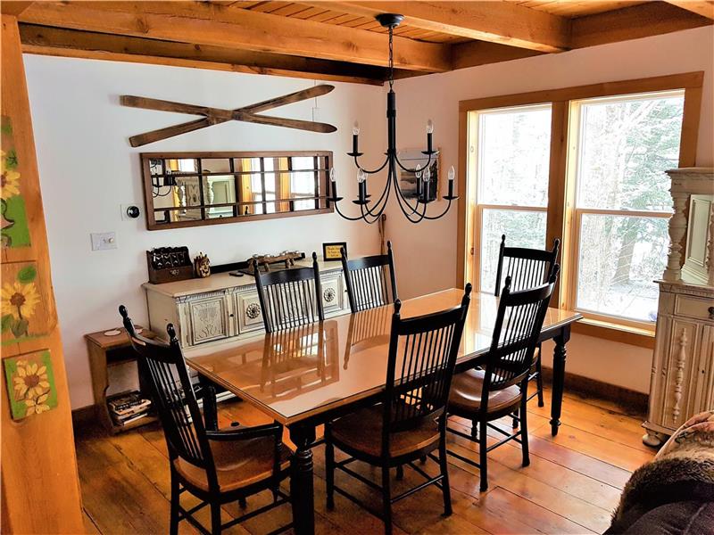 Luxury on Falls Lake, Nova Scotia Windsor Cottage Rental DI20743