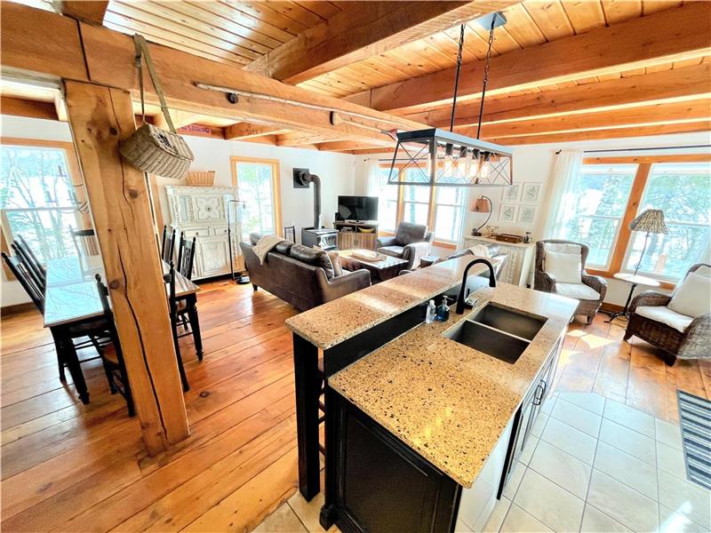 Luxury on Falls Lake, Nova Scotia Windsor Cottage Rental DI20743