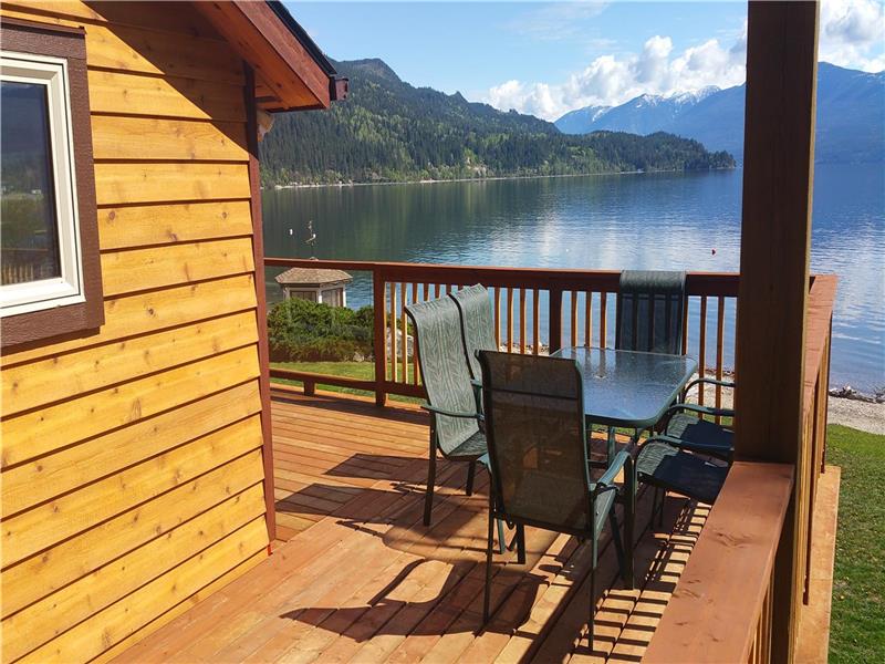 Queens Bay Hideaway Lakefront Nelson Cottage Rental DI20872 CottagesInCanada