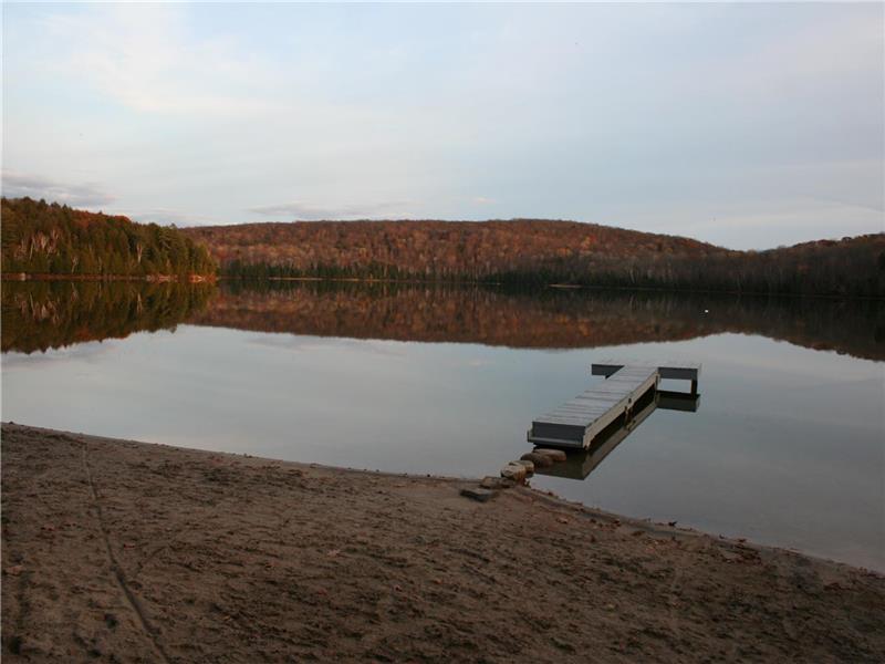 PRIVATE Larson Lake Thousand Acre Burks Falls Cottage Rental GL