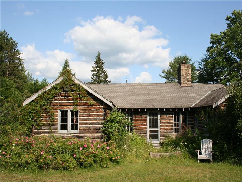 PRIVATE Larson Lake Thousand Acre Burks Falls Cottage Rental GL