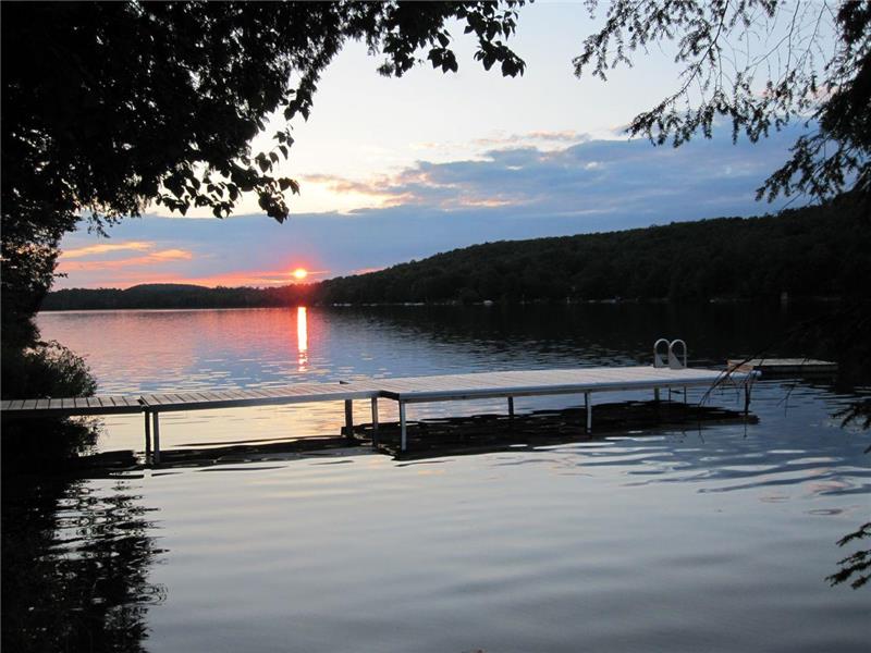 BAY LAKE COTTAGE, LARGE PRIVATE Novar Cottage Rental PL21461
