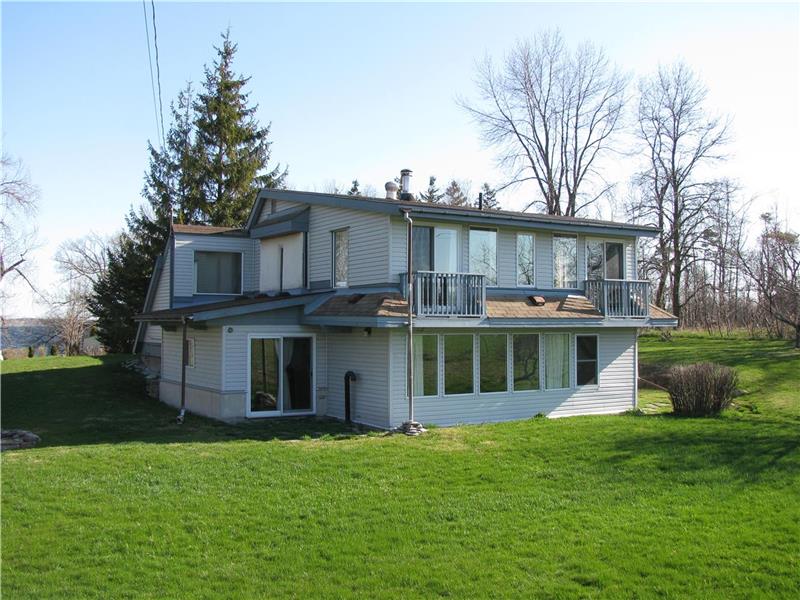Solartude Cottage on Amherst Amherst Island Cottage Rental PL21684