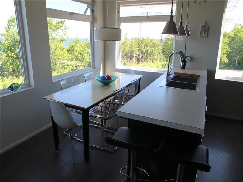 Contemporary home on the Ocean. Antigonish Cottage Rental GL21686 CottagesInCanada