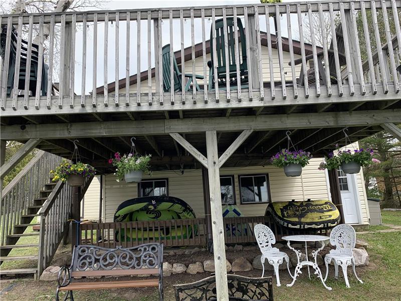 3 bedroom lakefront cottage on Lake Parry Sound Cottage Rental PL