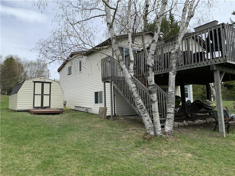 3 bedroom lakefront cottage on Lake Parry Sound Cottage Rental PL