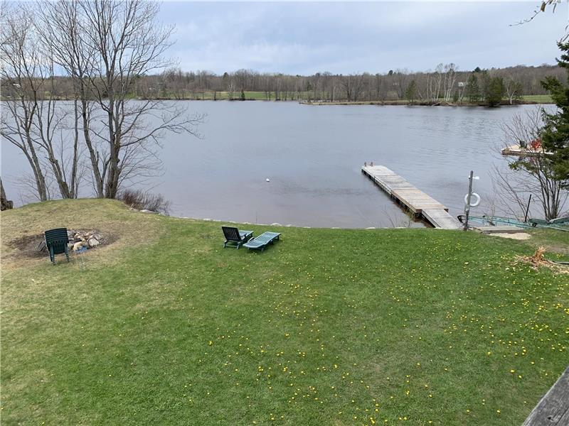 3 bedroom lakefront cottage on Lake Parry Sound Cottage Rental PL
