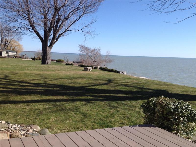 Robbins Nest On The Lake Leamington Cottage Rental GL21846 CottagesInCanada