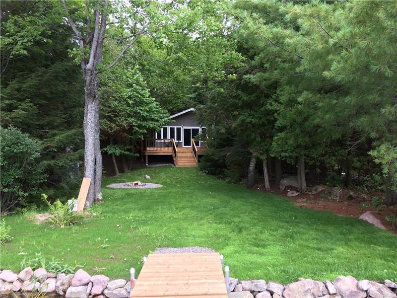Fully Renovated 3 Bedroom 1 1/2 Minden Hills Cottage Rental DI21914 CottagesInCanada