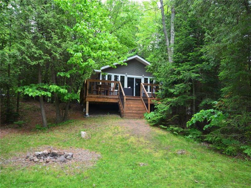 Fully Renovated 3 Bedroom 1 1/2 Minden Hills Cottage Rental DI