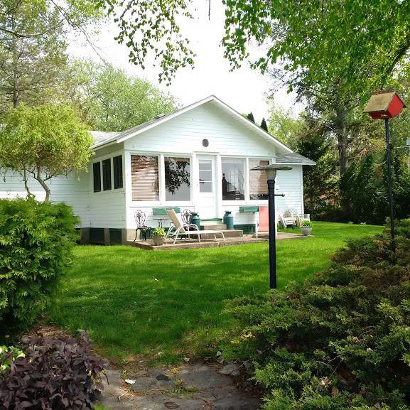 Windsong Cottage Picton Cottage Rental PL21972 CottagesInCanada