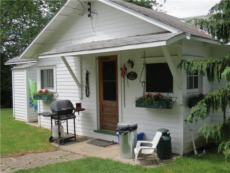 Windsong Cottage Picton Cottage Rental PL21972 CottagesInCanada