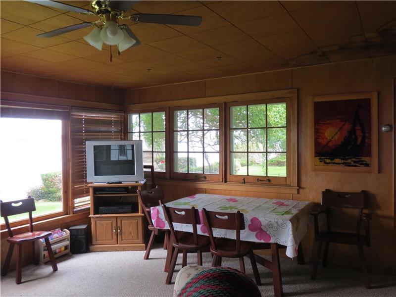 Windsong Cottage Picton Cottage Rental PL21972 CottagesInCanada
