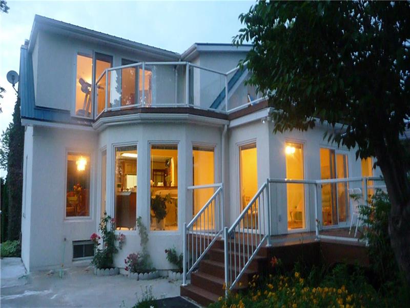 ERIEAU LAKEFRONT ESTATE W/GUEST Erieau Cottage Rental DI22096