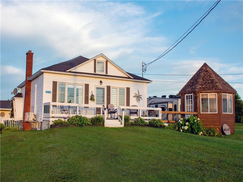 Beautiful Beach Front Property Bouctouche Cottage Rental GL22119