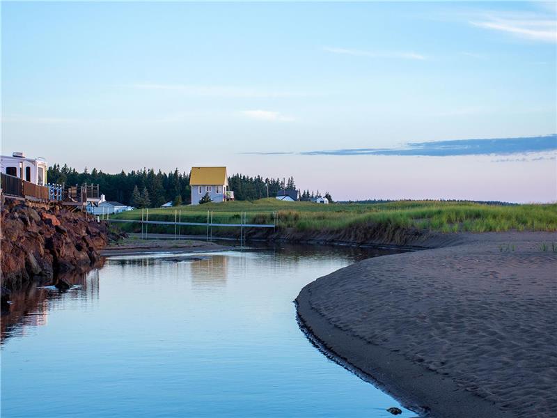Beautiful Beach Front Property Bouctouche Cottage Rental GL22119 CottagesInCanada