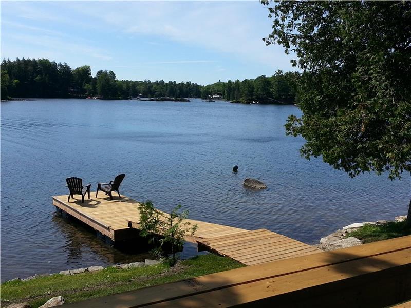 PRIVATE "ROYAL OAKS" WATERFRONT Coboconk Cottage Rental DI22179