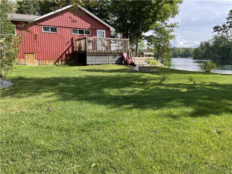 PRIVATE "ROYAL OAKS" WATERFRONT Coboconk Cottage Rental DI22179