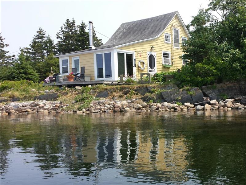 Five Winds Lunenburg Cottage Rental GL22246 CottagesInCanada