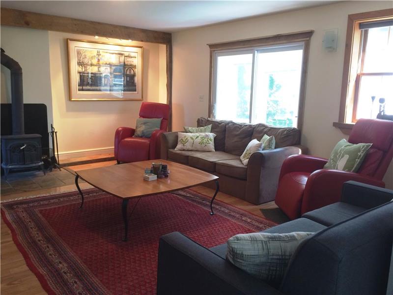 Beautiful Waterfront property with Picton Cottage Rental DI22579