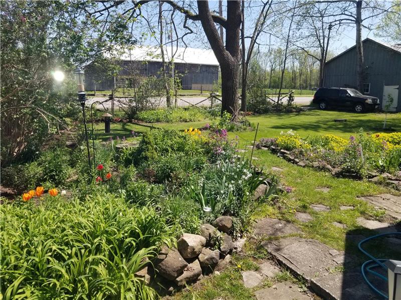 Beautiful Waterfront property with Picton Cottage Rental DI22579