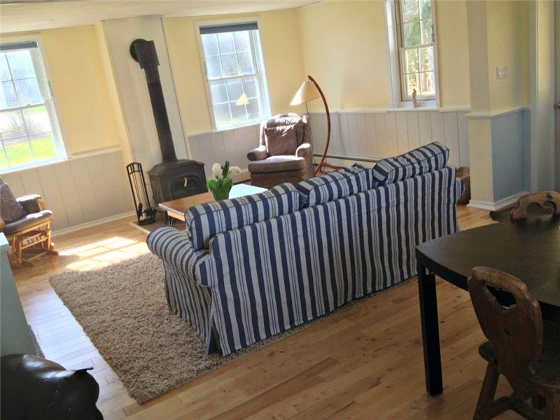 Beautiful Waterfront property with Picton Cottage Rental DI22579