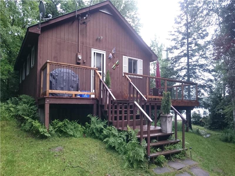 THE PLACE TO BE!! Bancroft Cottage Rental GL22712 CottagesInCanada