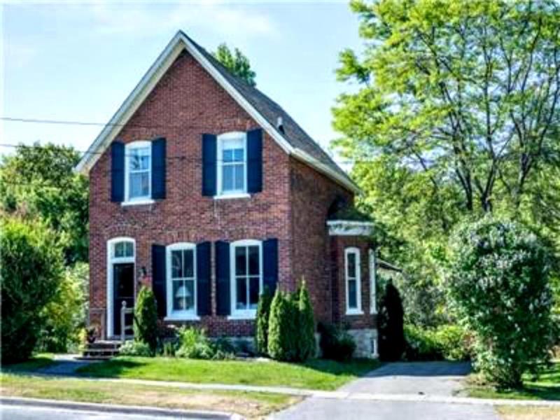 Beautifully renovated century home Picton Cottage Rental DI22786