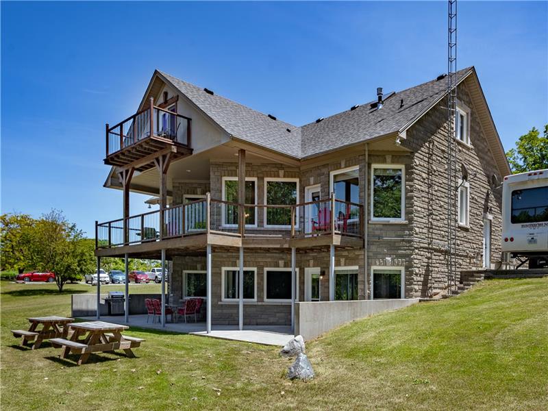 Salmon Point Retreat (Sandbanks) Cherry Valley Cottage Rental GL