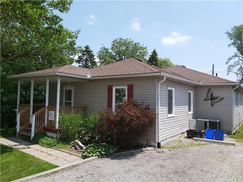 Butterfly Beach Wheatley Cottage Rental GL23197 CottagesInCanada