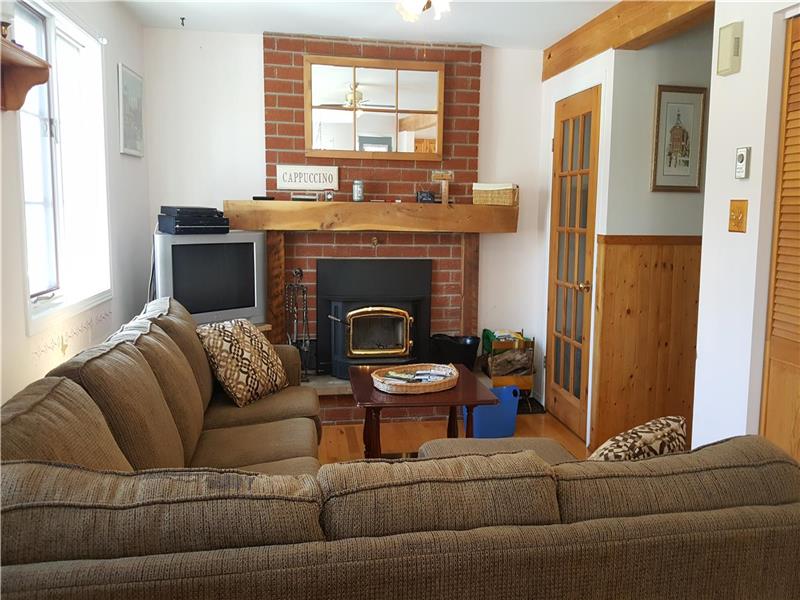 Mountainview Chalet cottage rental Calabogie Cottage Rental DI