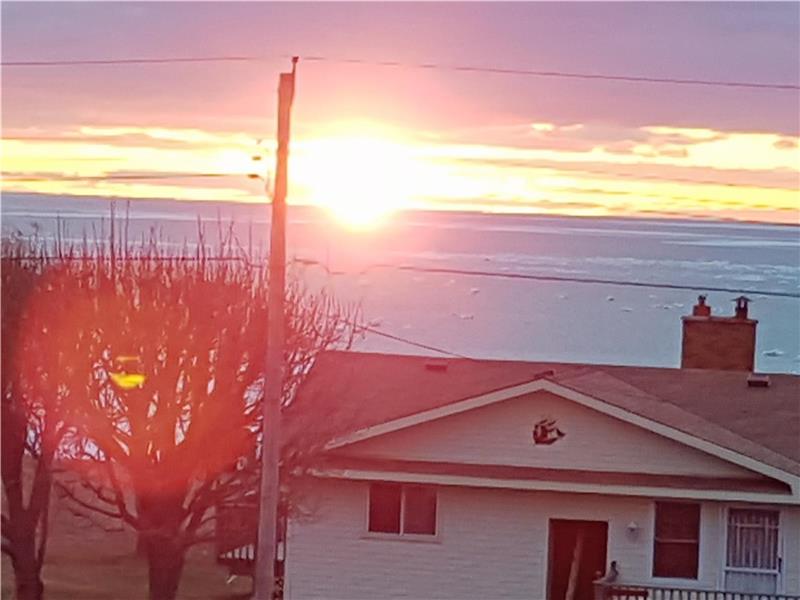 Beautiful Bluewater Lakeview Grand Bend Cottage Rental DI23403