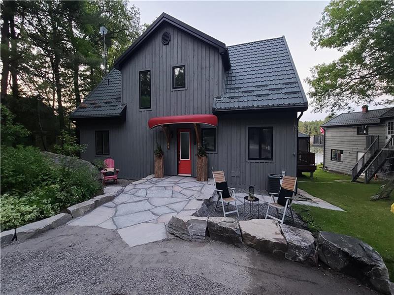 Beautiful waterfront cottage Coldwater Cottage Rental DI23437