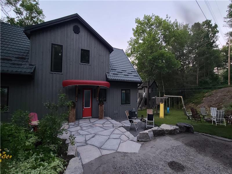 Beautiful waterfront cottage Coldwater Cottage Rental DI23437