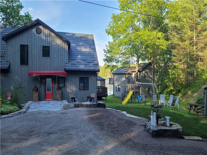 Beautiful waterfront cottage Coldwater Cottage Rental DI23437