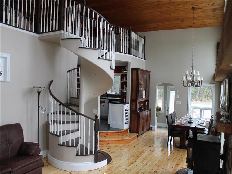 Clean Lake Front Family Cottage/Hot Shawville Cottage Rental GL