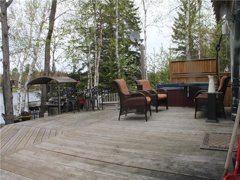 Clean Lake Front Family Cottage/Hot Shawville Cottage Rental GL