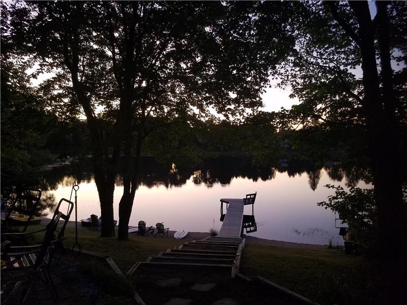 Clean Lake Front Family Cottage/Hot Shawville Cottage Rental GL