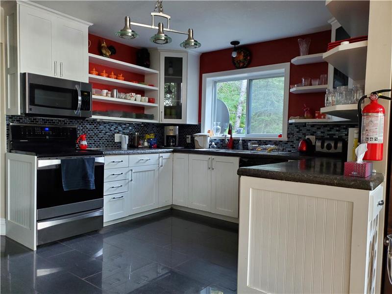 Clean Lake Front Family Cottage/Hot Shawville Cottage Rental GL