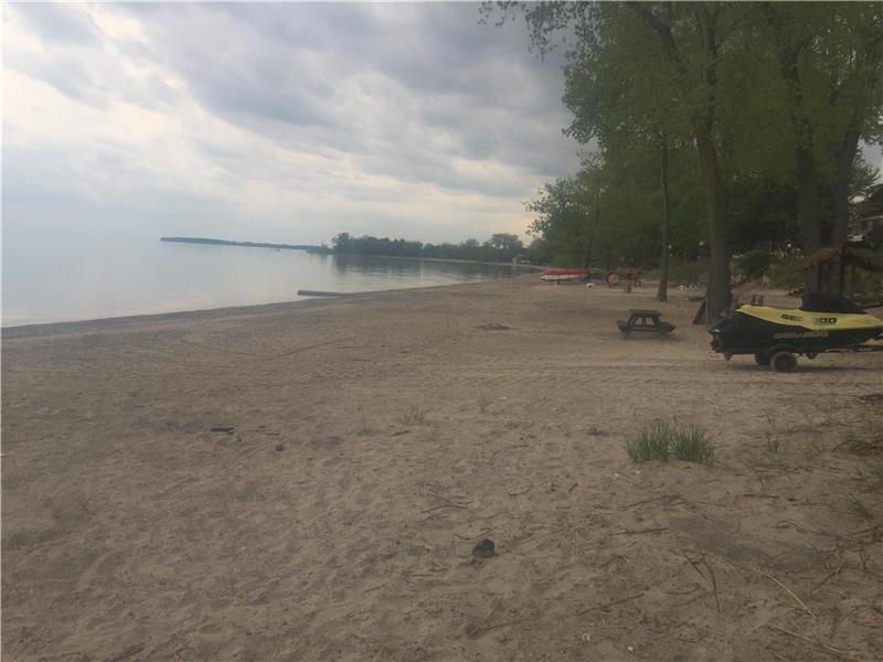 Beach Tree Retreat Wainfleet Cottage Rental DI23557 CottagesInCanada