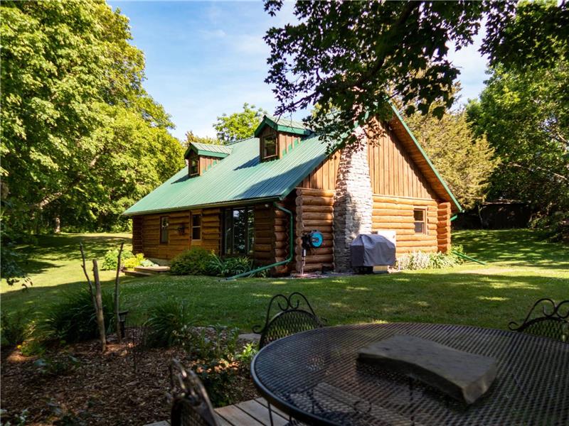 Prince Edward Bay Cottage a Picton Cottage Rental GL23584