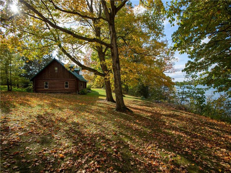 Prince Edward Bay Cottage a Picton Cottage Rental GL23584