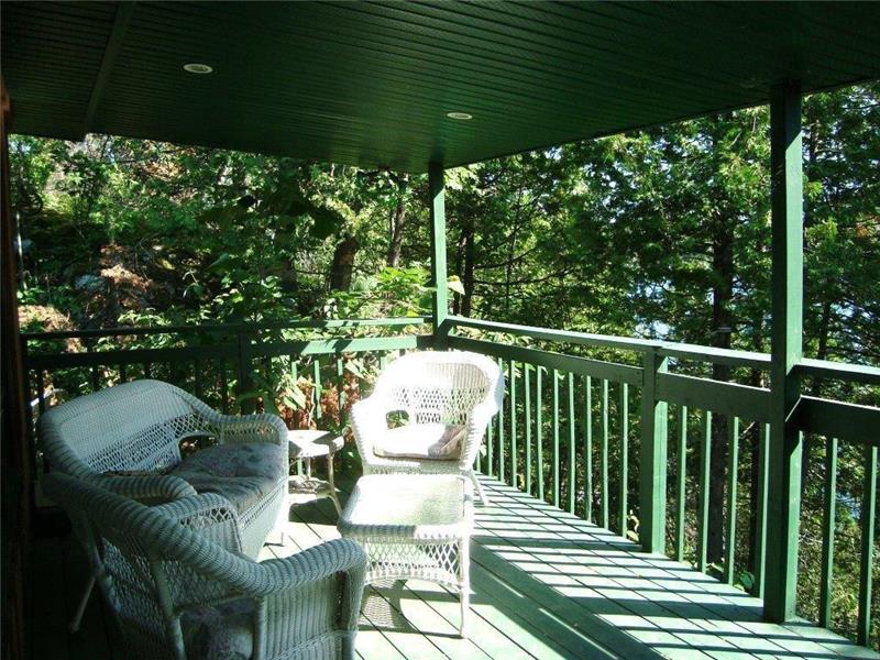 WATERFRONT CHALET Mont St. Marie Gracefield Cottage Rental DI23823