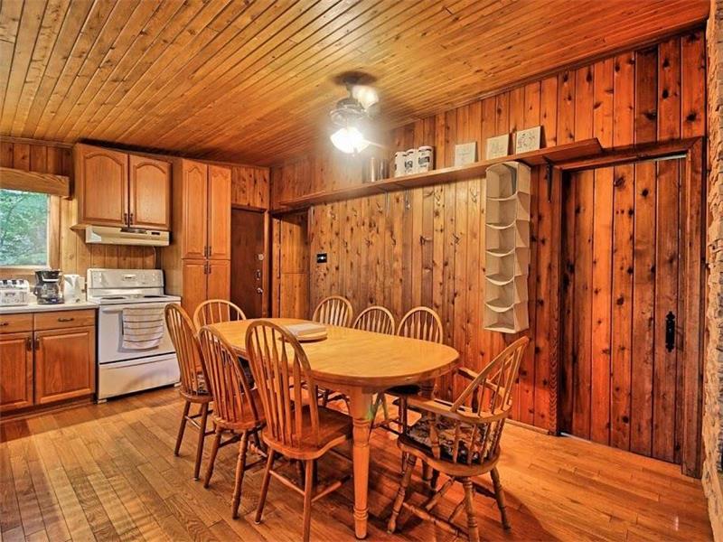 WATERFRONT CHALET Mont St. Marie Gracefield Cottage Rental DI23823