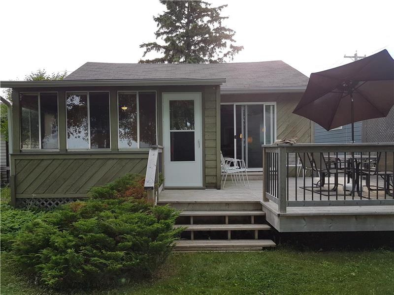 Little Cottage on the Lake, Gimli, Gimli Cottage Rental PL23886