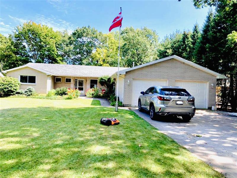 Lake Erie Lake House, near Rondeau Morpeth Cottage Rental DI23974