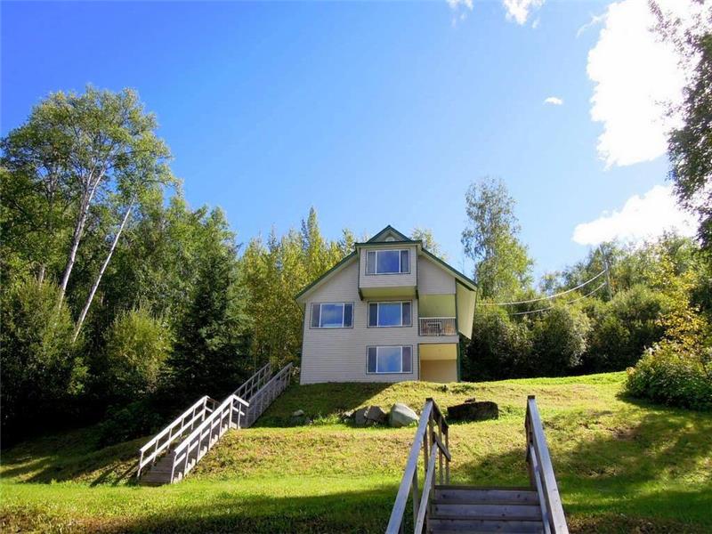 Birch Haven A Luxury Lakefront Horsefly Cottage Rental GL24030 CottagesInCanada